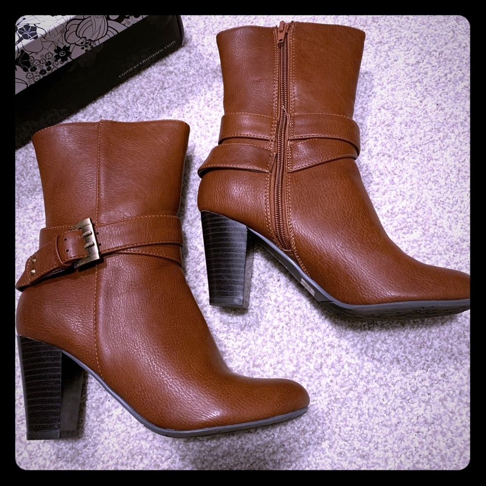 Like New! CL by Laundry Cognac Ankle Boots